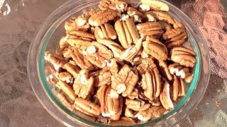 THE EASIEST WAY TO SHELL AND CRACK PECANS UNDER 30 SECONDS [upl. by Joses296]